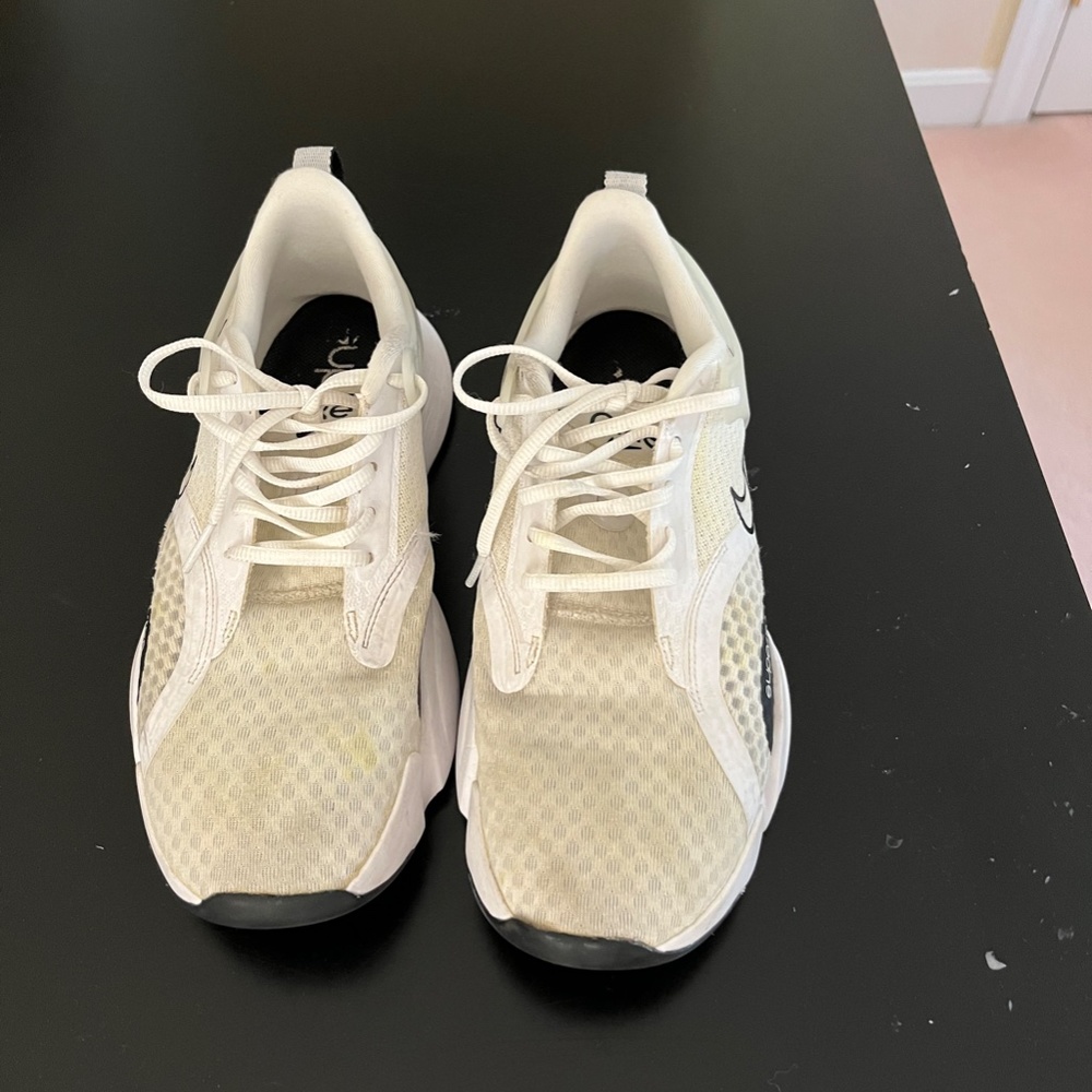 White Nike Superreps - Picture 2 of 3